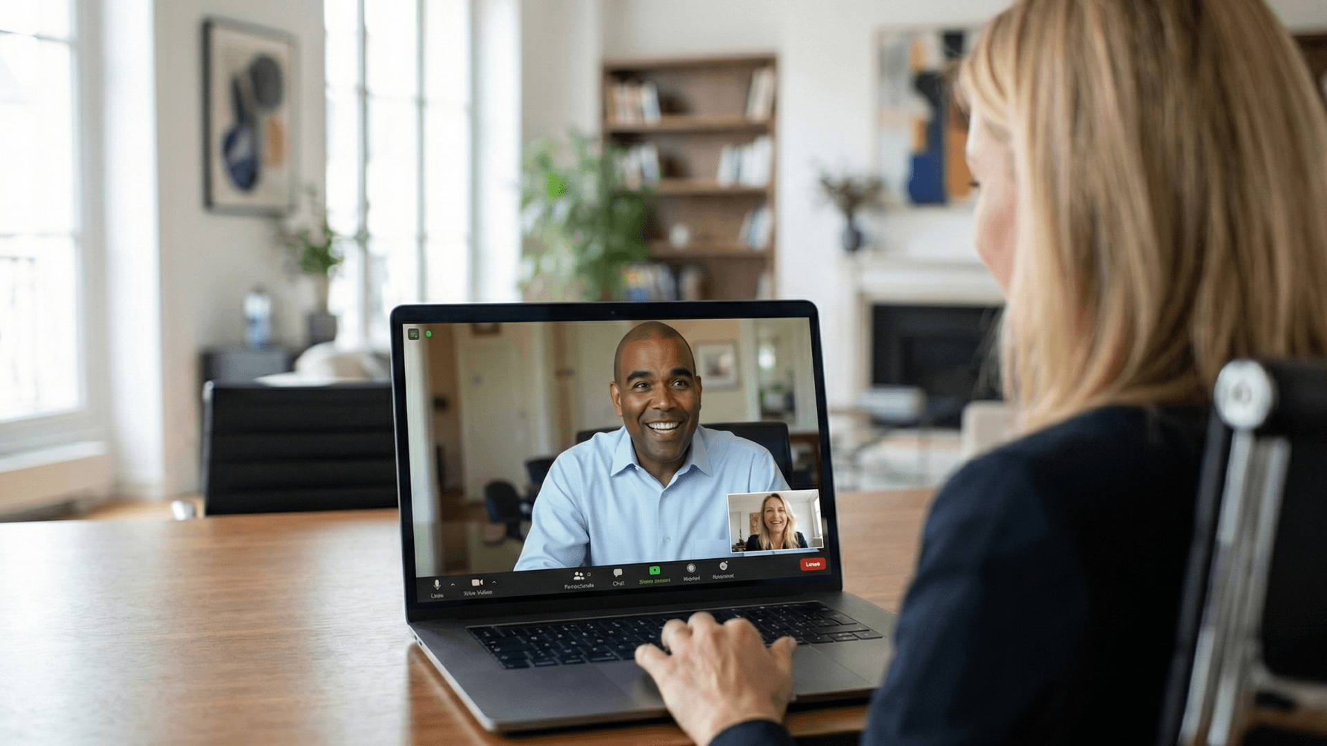 Stéphane Tonnelier en appel découverte avec une directrice d'école